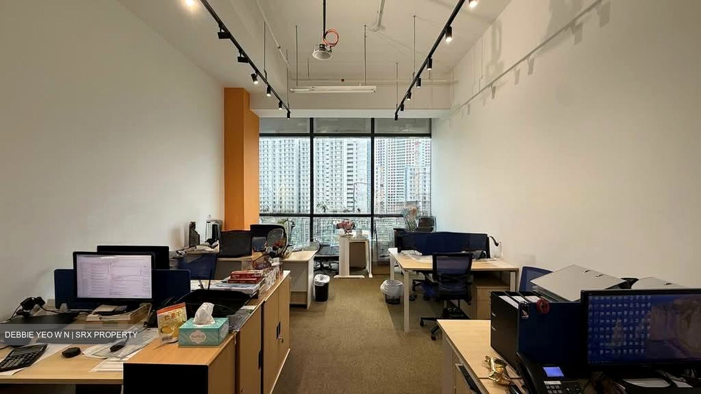 Woods Square (D25), Office #615035061